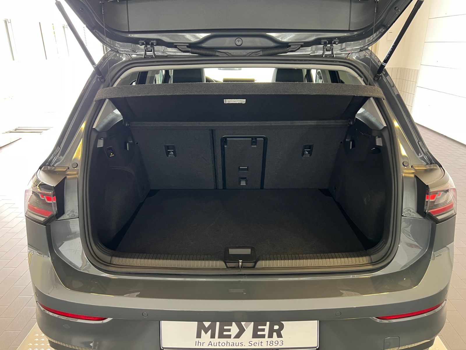 Fahrzeugabbildung Volkswagen Golf VIII Goal 1.5 eTSI DSG *AHK, LED, ACC, Navi