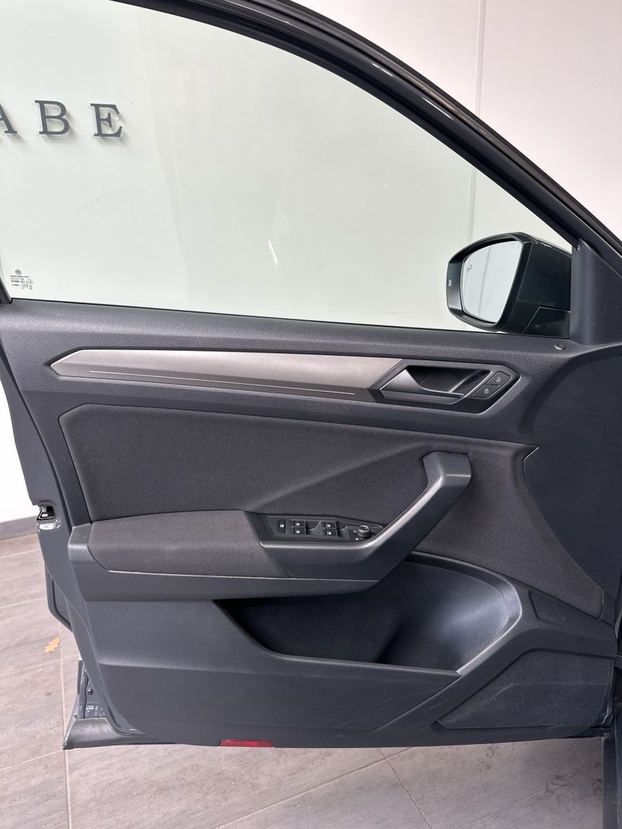 Fahrzeugabbildung Volkswagen T-Roc 2.0 TDI DSG Style NAV+ACC+AHK+TOTW+PARKASS