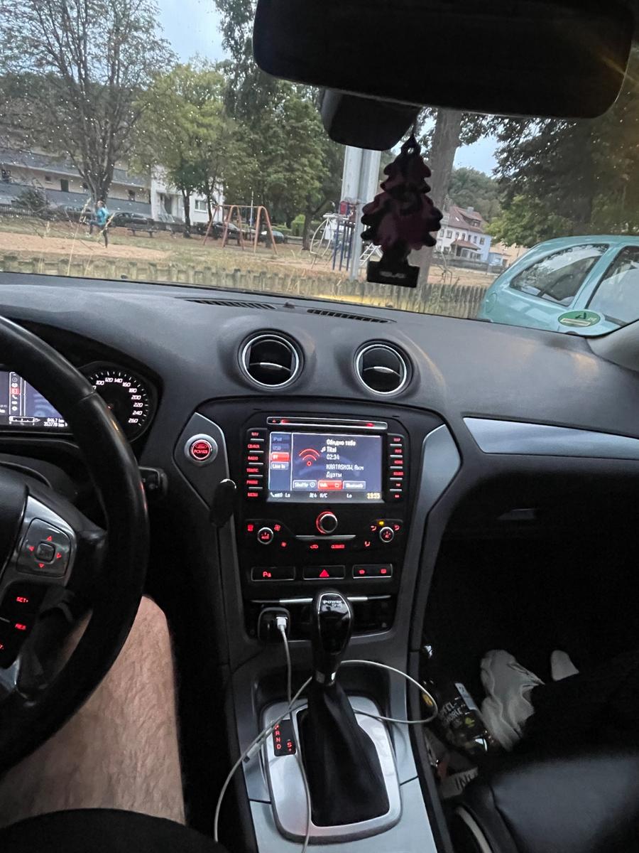 Ford Mondeo 2012 — rear view