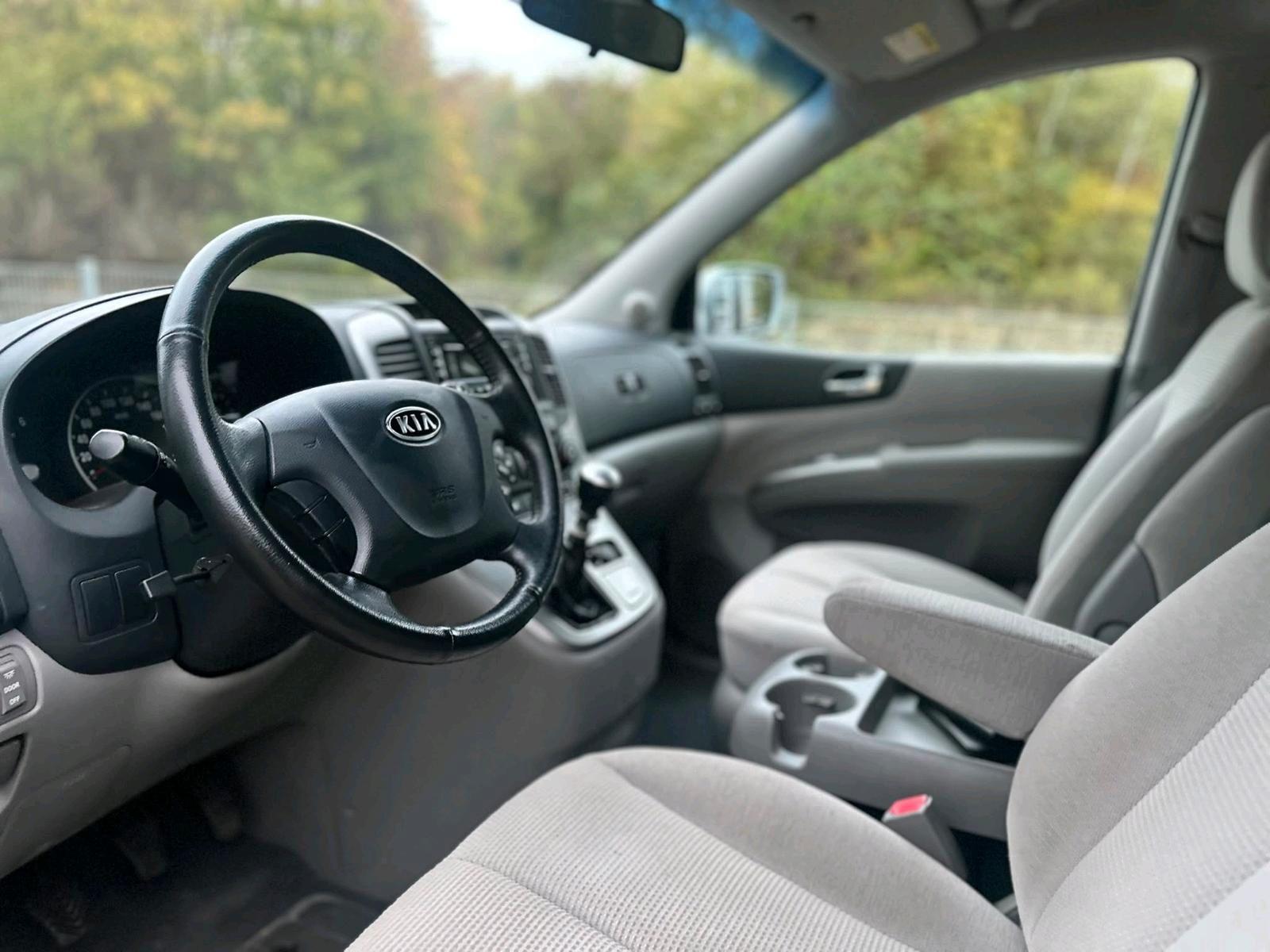 Kia Carnival 2009 — photo 12