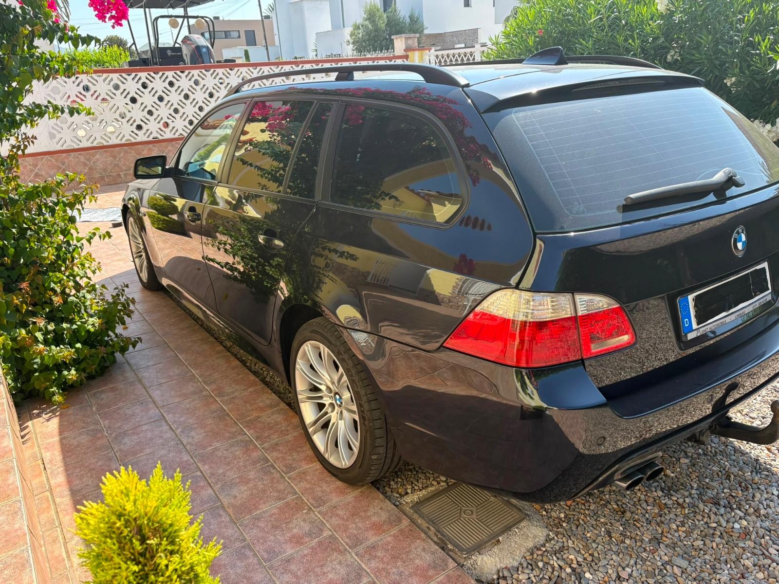 BMW 530 2004 — interior