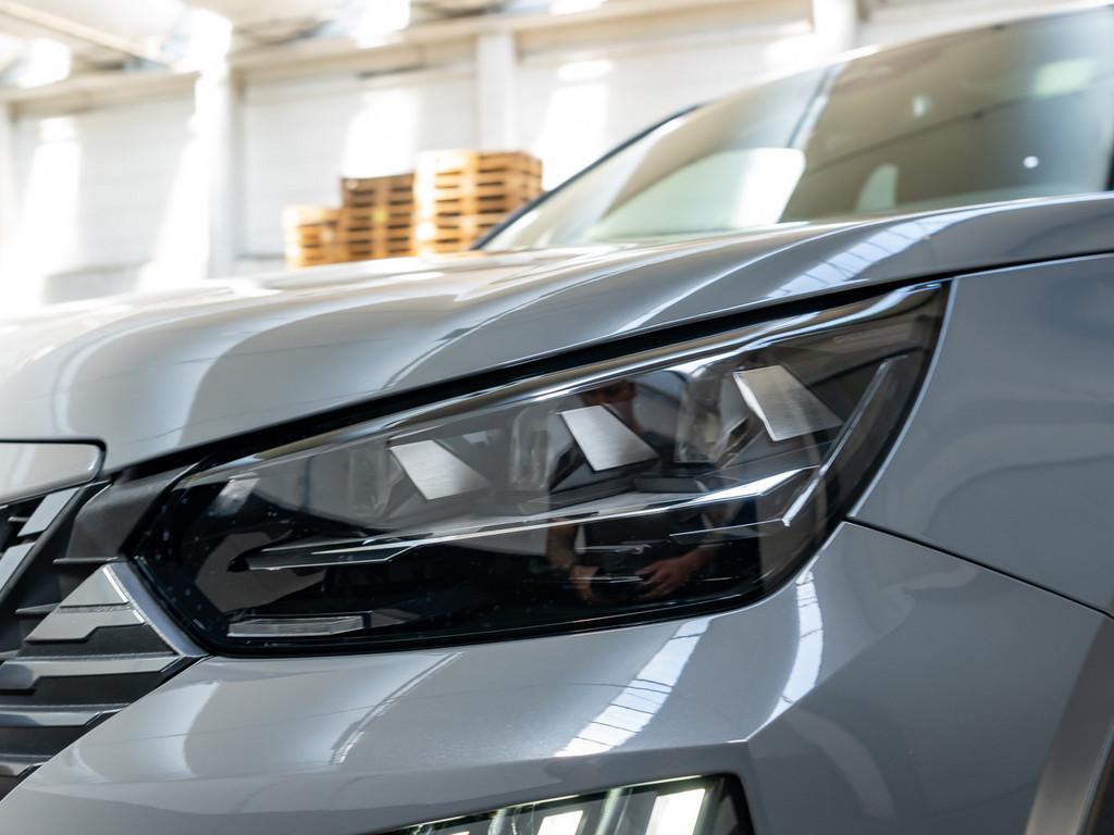 Peugeot 2008 GT HYBRID 145 e-DSC6 ACC LED 360° NAVI SHZ