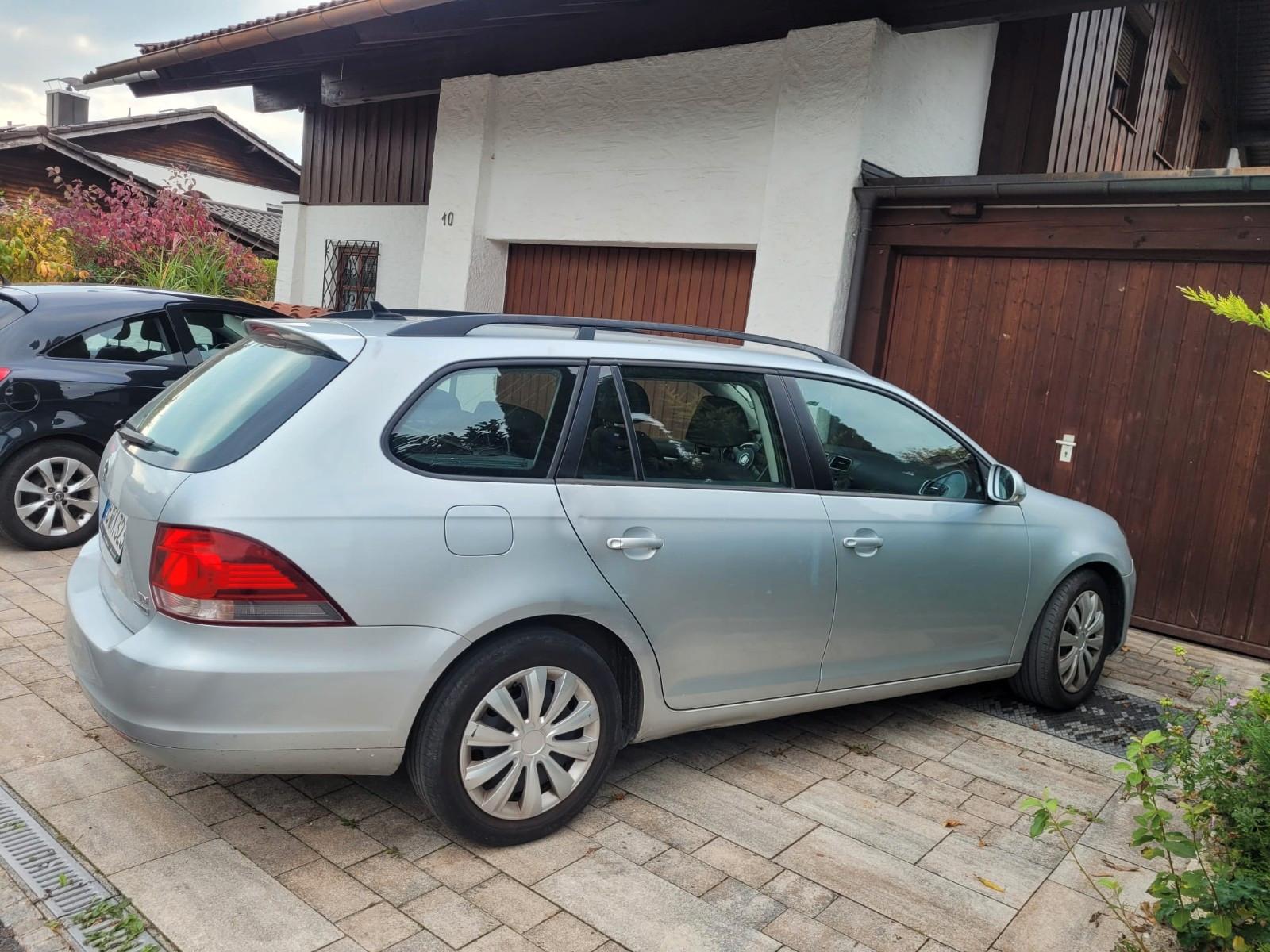 Volkswagen Golf 2011 — engine 1.598 cm³, 105 HP (77kW)