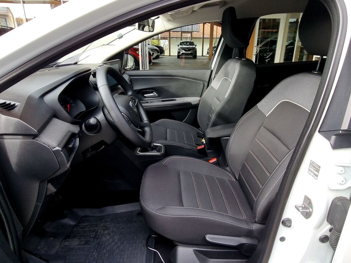 Fahrzeugabbildung Dacia Jogger Extreme+ TCe 110 7-Sitzer
