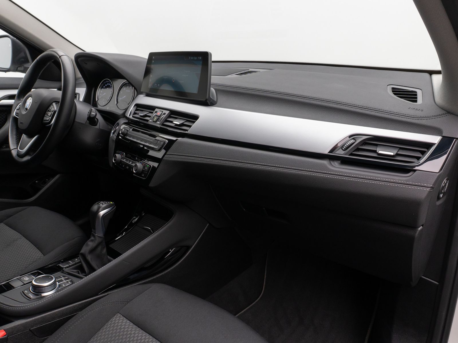Fahrzeugabbildung BMW X2 xD25e Kamera HUD DAB HiFi Navi+Komfort Alarm