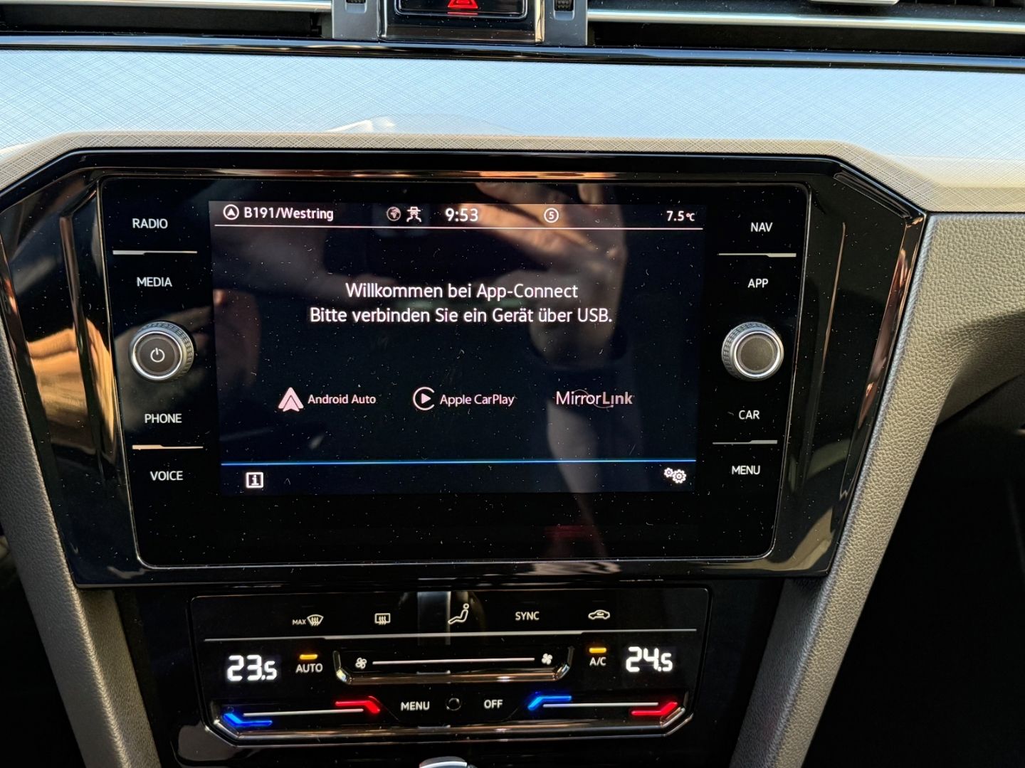 VW Passat Business AHK Navi LED ACC SHZ CarPlay And - Image 21