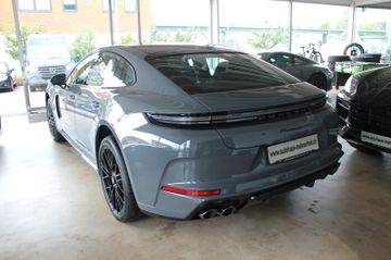 Porsche Panamera - 4