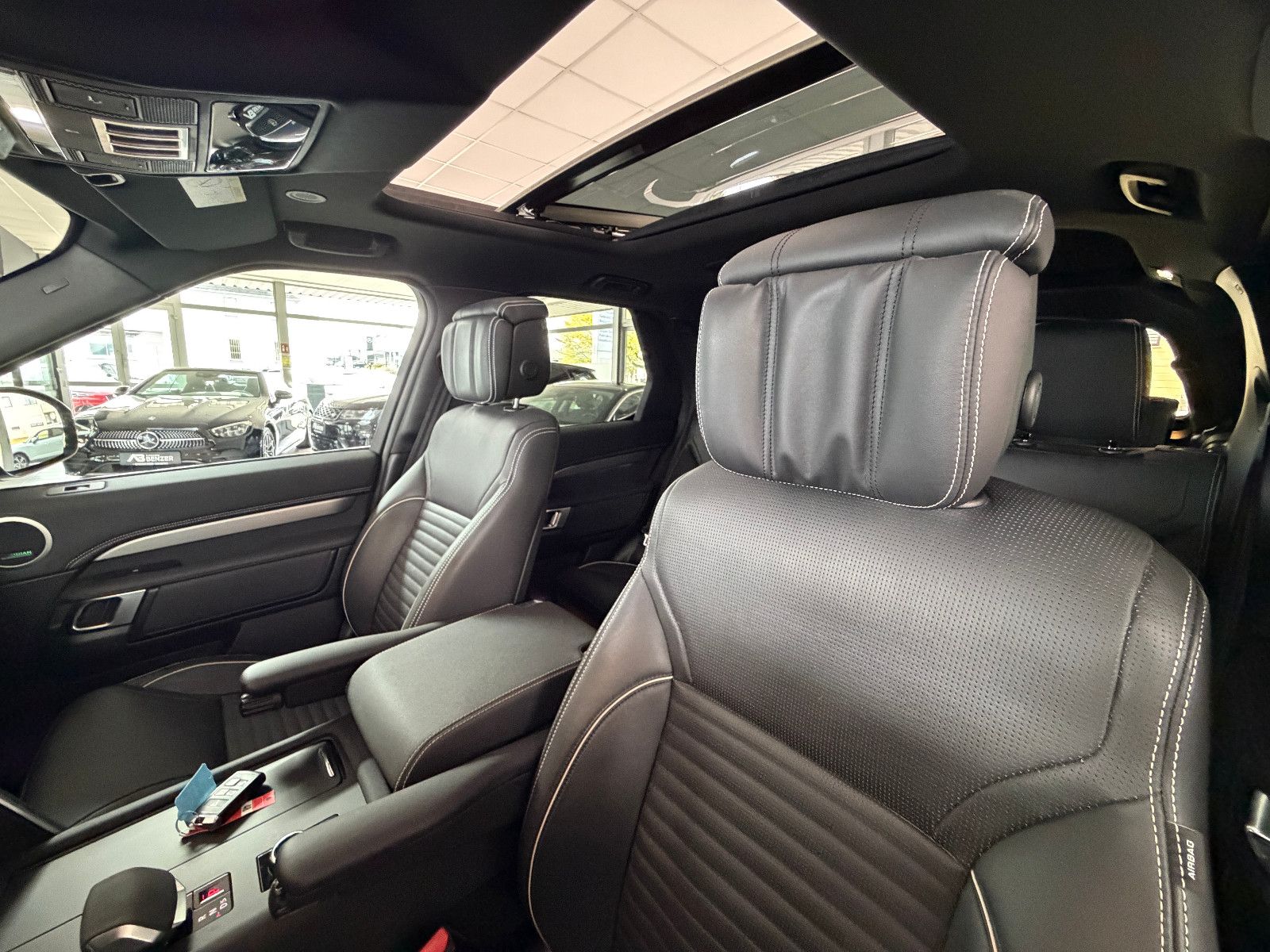 Fahrzeugabbildung Land Rover Discovery 5 R-Dynamic HSE D250 c AWD/PANO/MEMORY