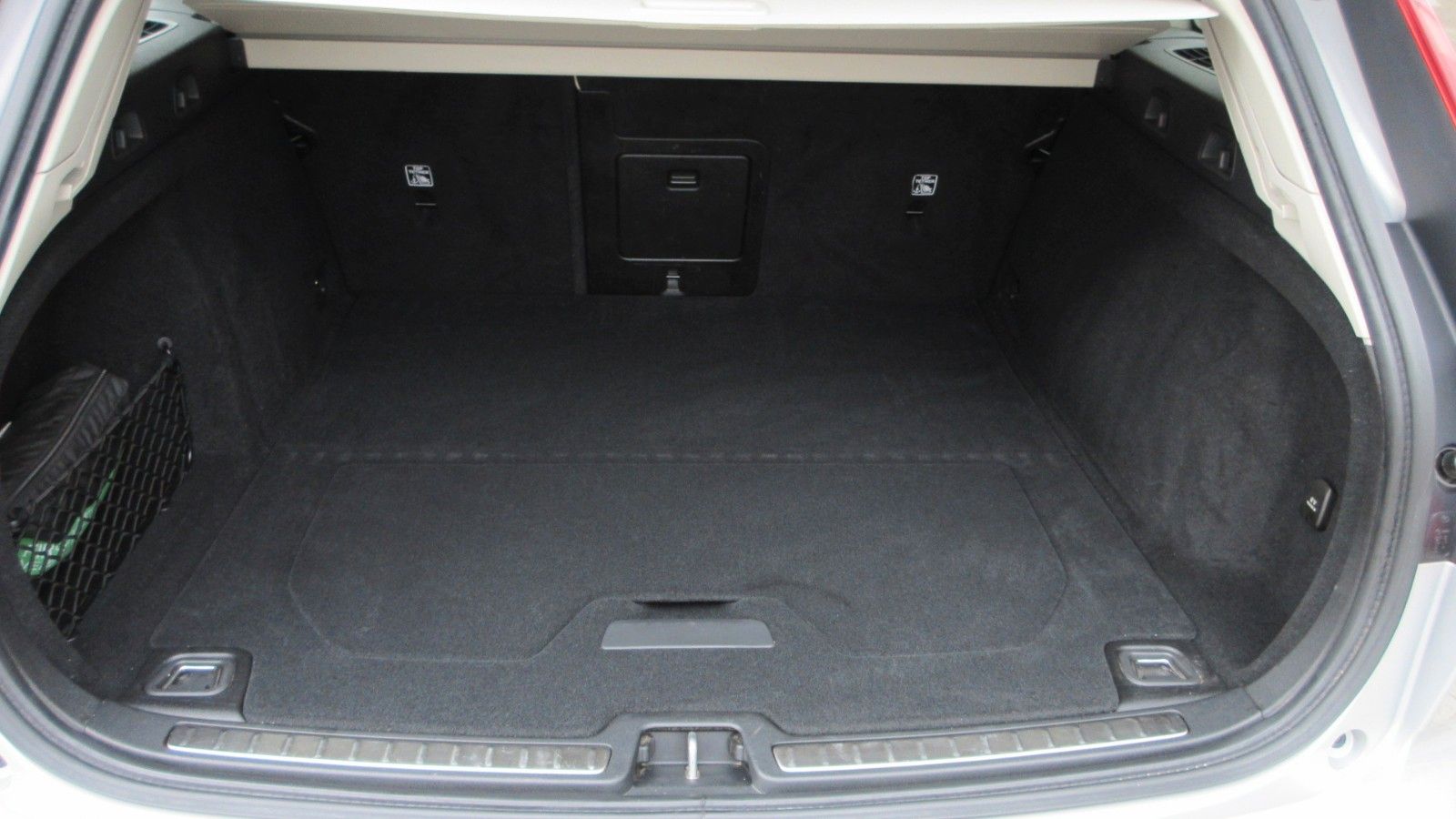 Fahrzeugabbildung Volvo V60 T8 Plus Bright | AHK |