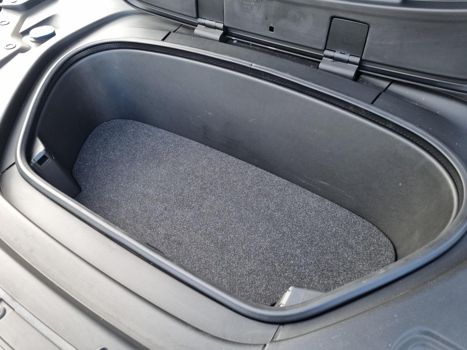 Fahrzeugabbildung Volvo XC40 Plus Recharge Pure Electric 2WD