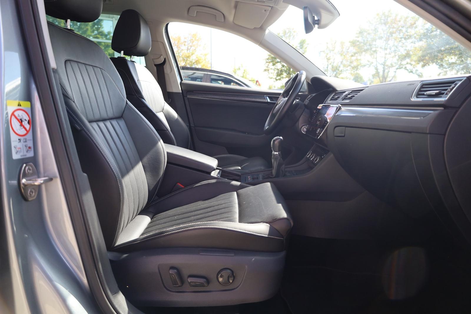 Skoda Superb Combi 2.0 TDI LED AHK Leder Navi Memory