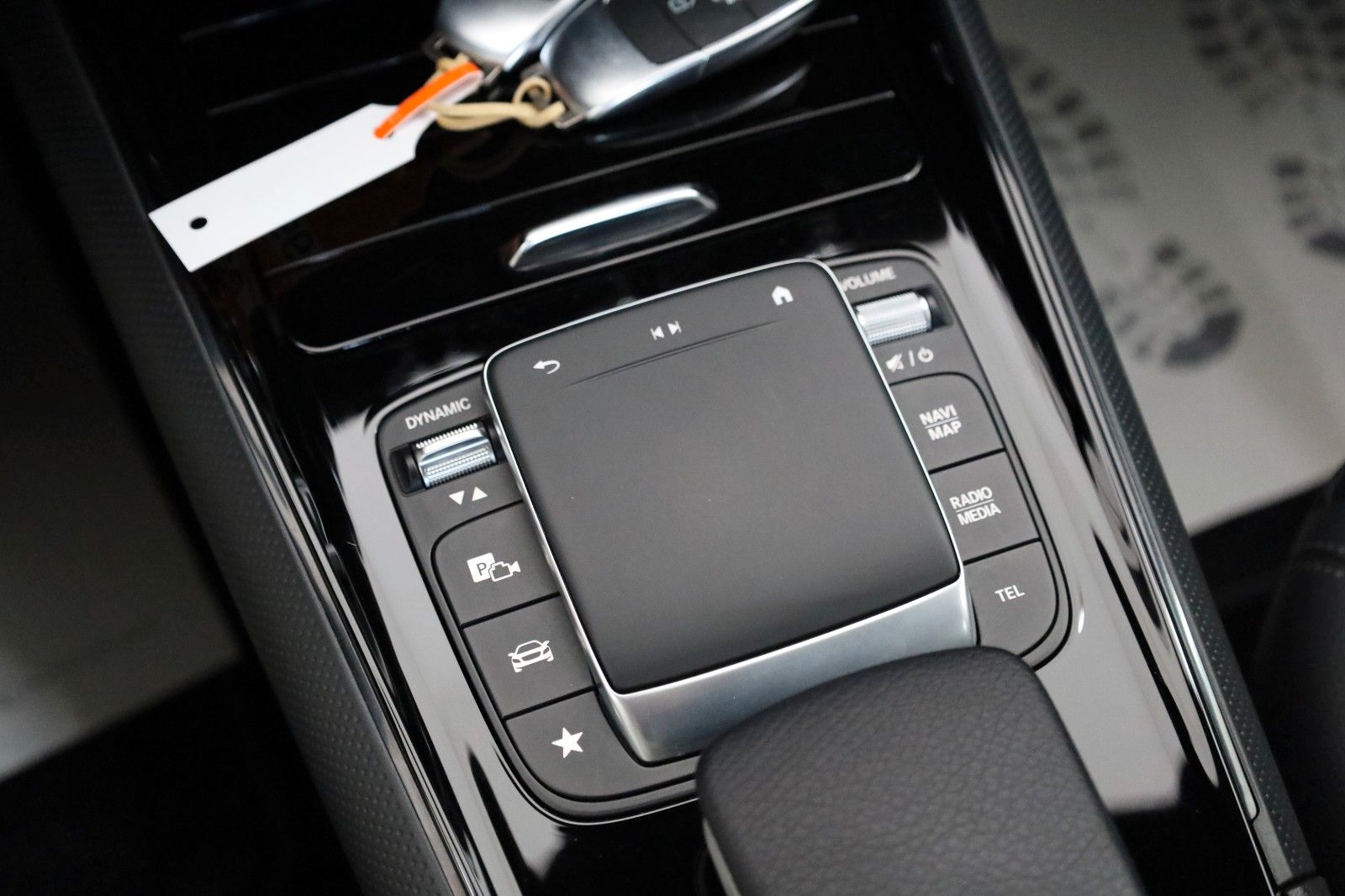Fahrzeugabbildung Mercedes-Benz GLA 200 d Style, T.Leder,Navi,LED,SH,Kamera