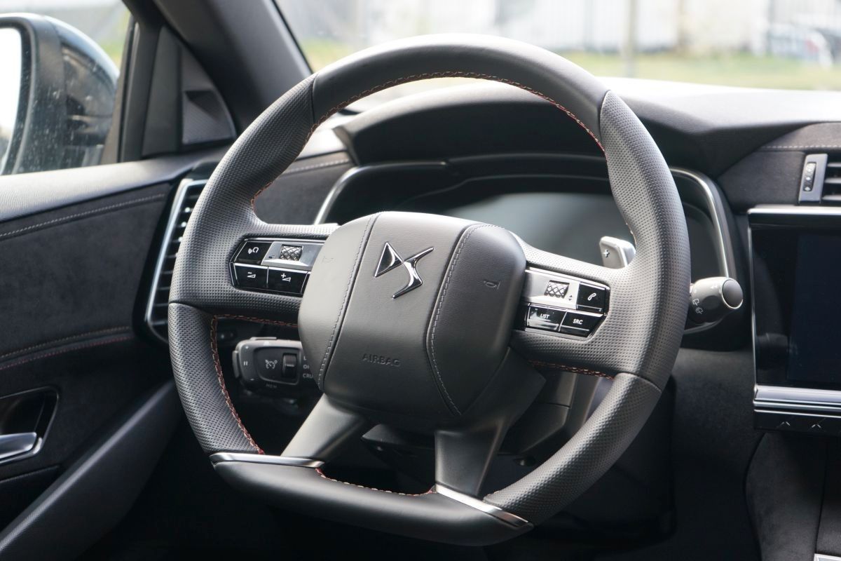 Fahrzeugabbildung DS Automobiles DS7 (Crossback) Performance Line + 360 Kamera