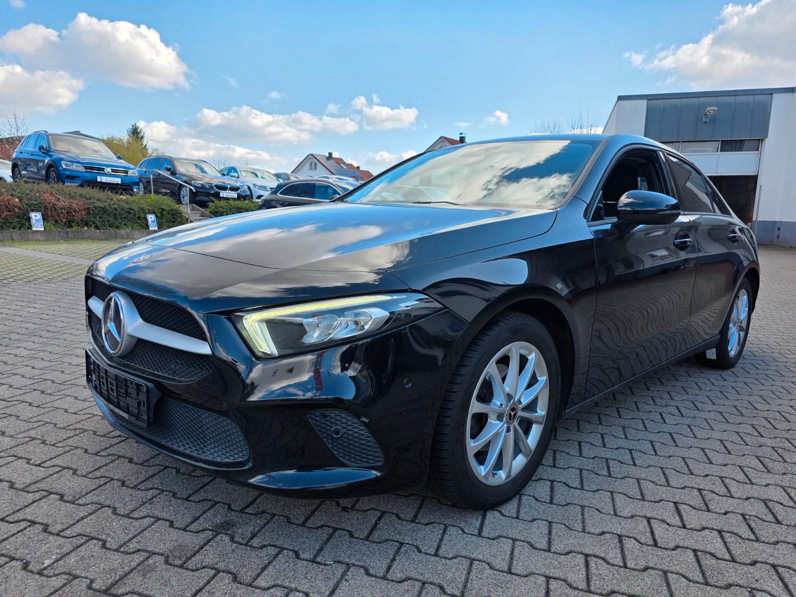 Mercedes-Benz A 180 d Limousine Automatik/LED/Navi/Burmester
