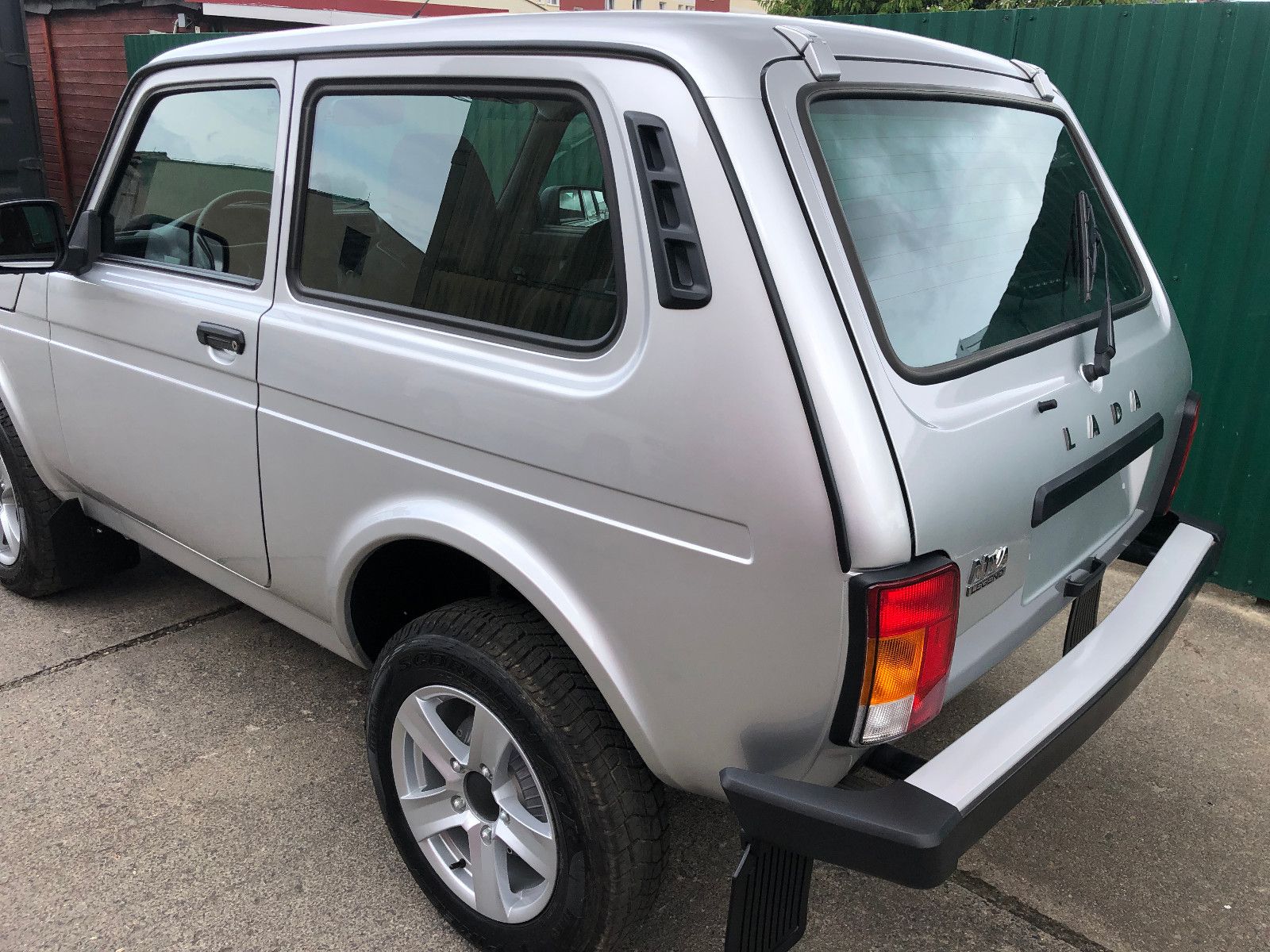Fahrzeugabbildung Lada NIVA LEGEND "PREMIUM PLUS"! AET-Kollektion 2026!