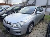 Hyundai i30 Classic 1.6 CDRI*KLIMA/EURO4/ - Hyundai i30 mit Diesel-Antrieb: Limousine, 1.4