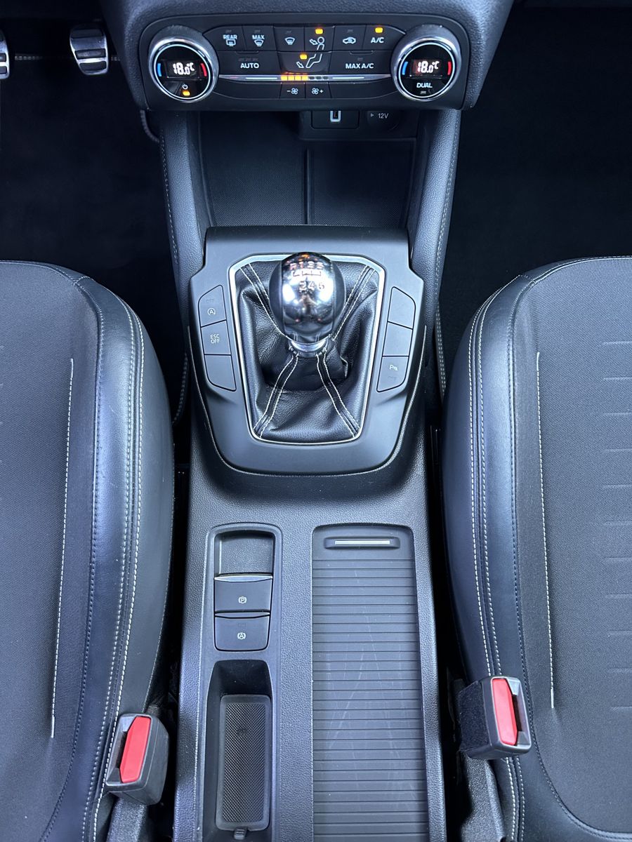 Fahrzeugabbildung Ford Focus 2.0 EB ST NAV+LED+AHK+ACC+VCOCKPIT+B&O+1HD