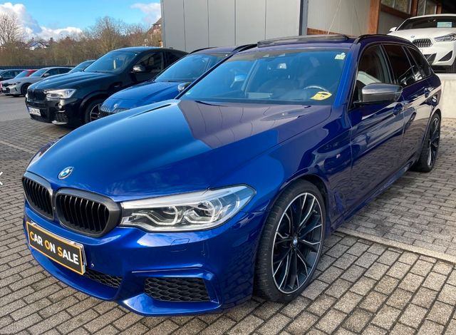 BMW M550 xDrive PANO/HUD/KEYLESS/H&K/Aktivlenkun