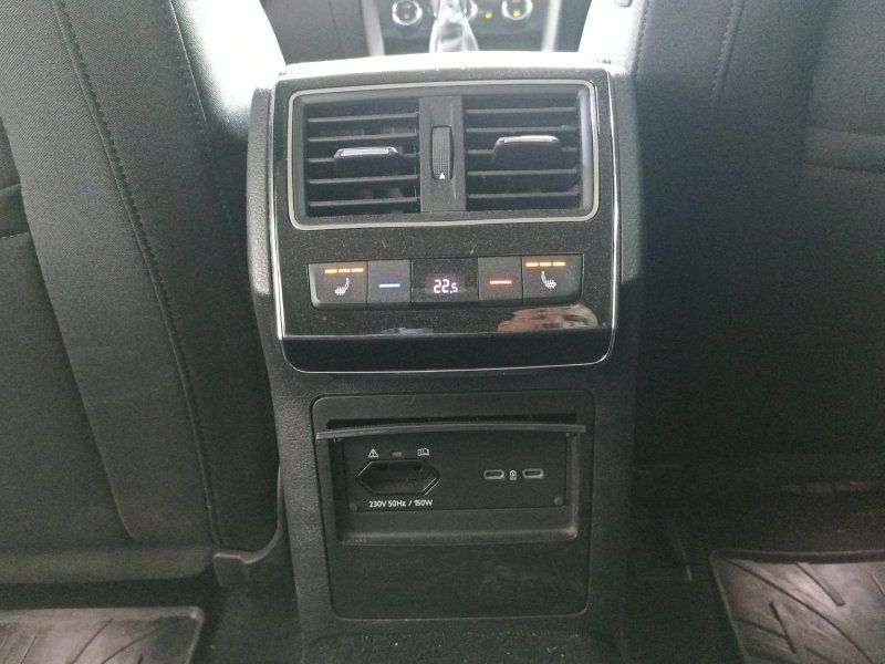 Fahrzeugansicht 18 Fahrzeugabbildung SKODA Superb Combi 2.0 TDI Style ACC+NAVI+WINTER-PAK.