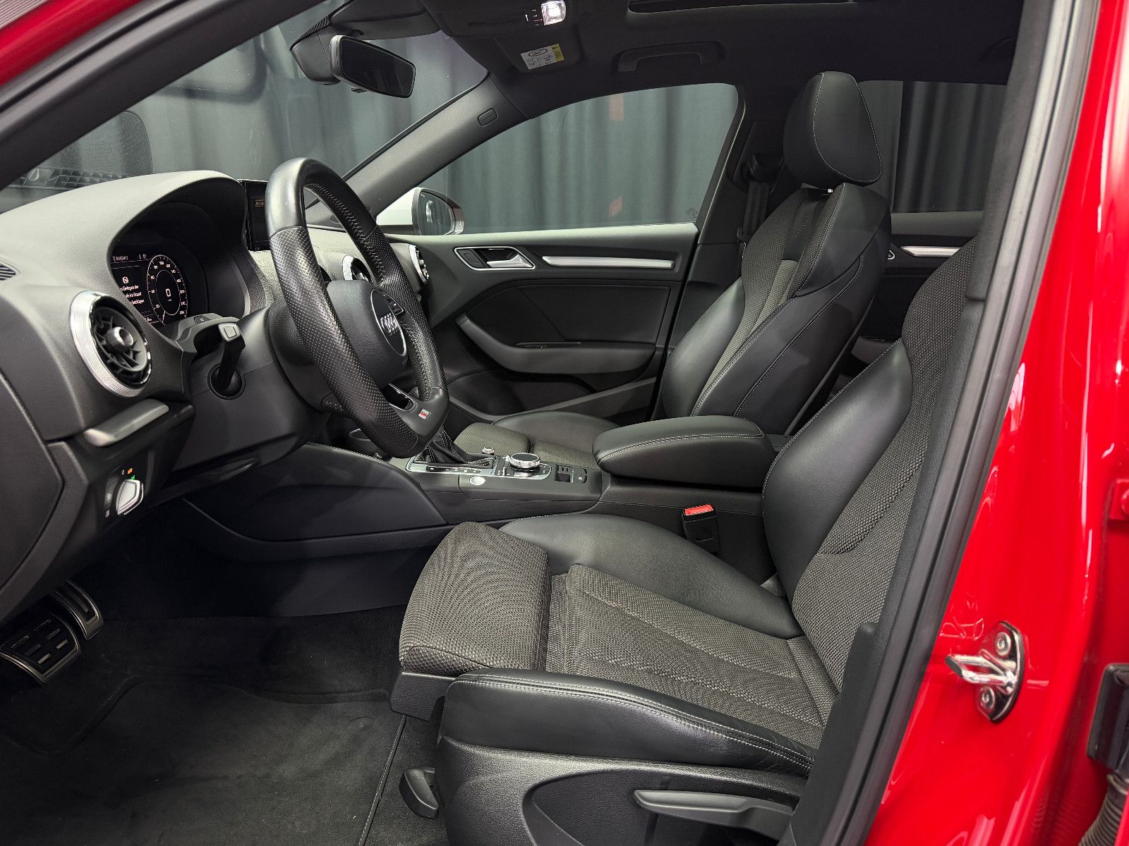 Fahrzeugabbildung Audi A3 Sportback e-tron s-line |AHK|PANO|NAVI