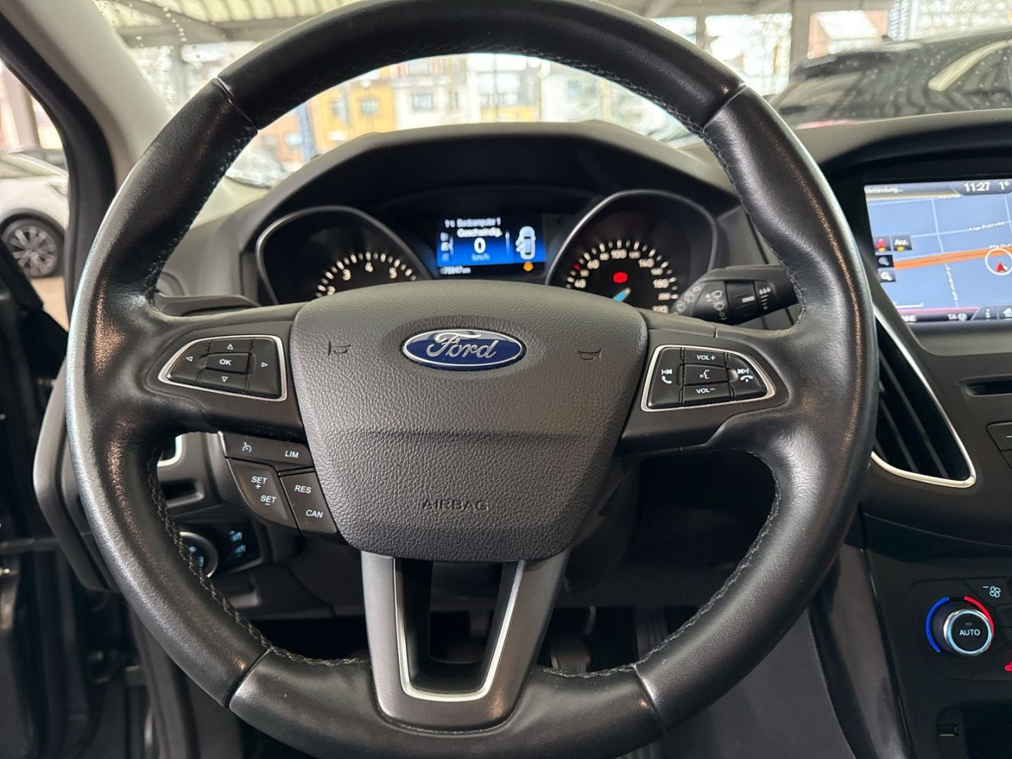 Fahrzeugabbildung Ford Focus Titanium PPS Navi LED Winterpaket Park-Ass