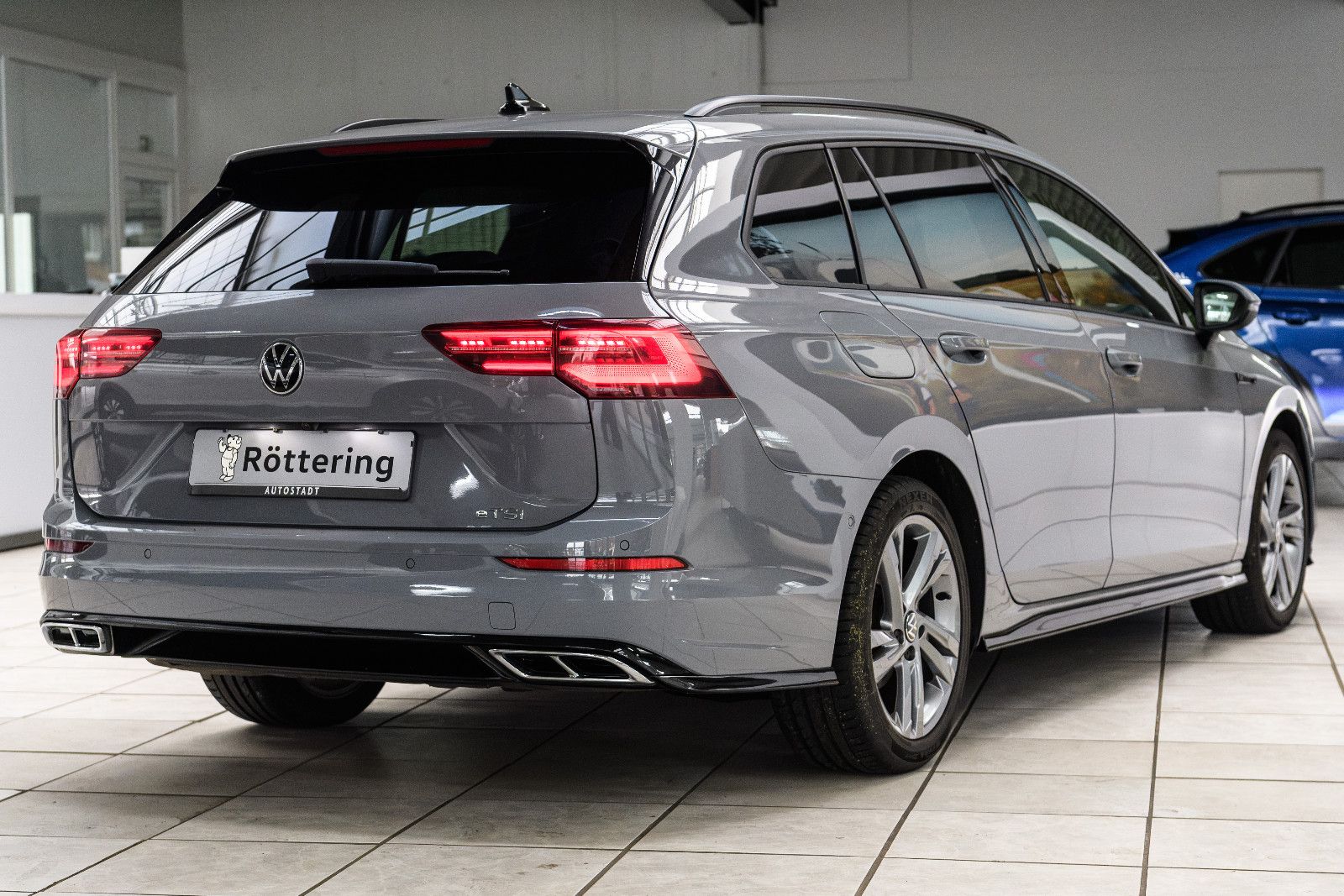 Fahrzeugabbildung Volkswagen Golf Variant R-Line eTSI DSG+AHK+Kamera+Pano