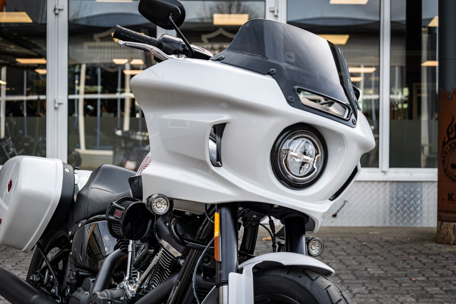 Fahrzeugabbildung Harley-Davidson FXLRST LOW RIDER ST 117 MY26