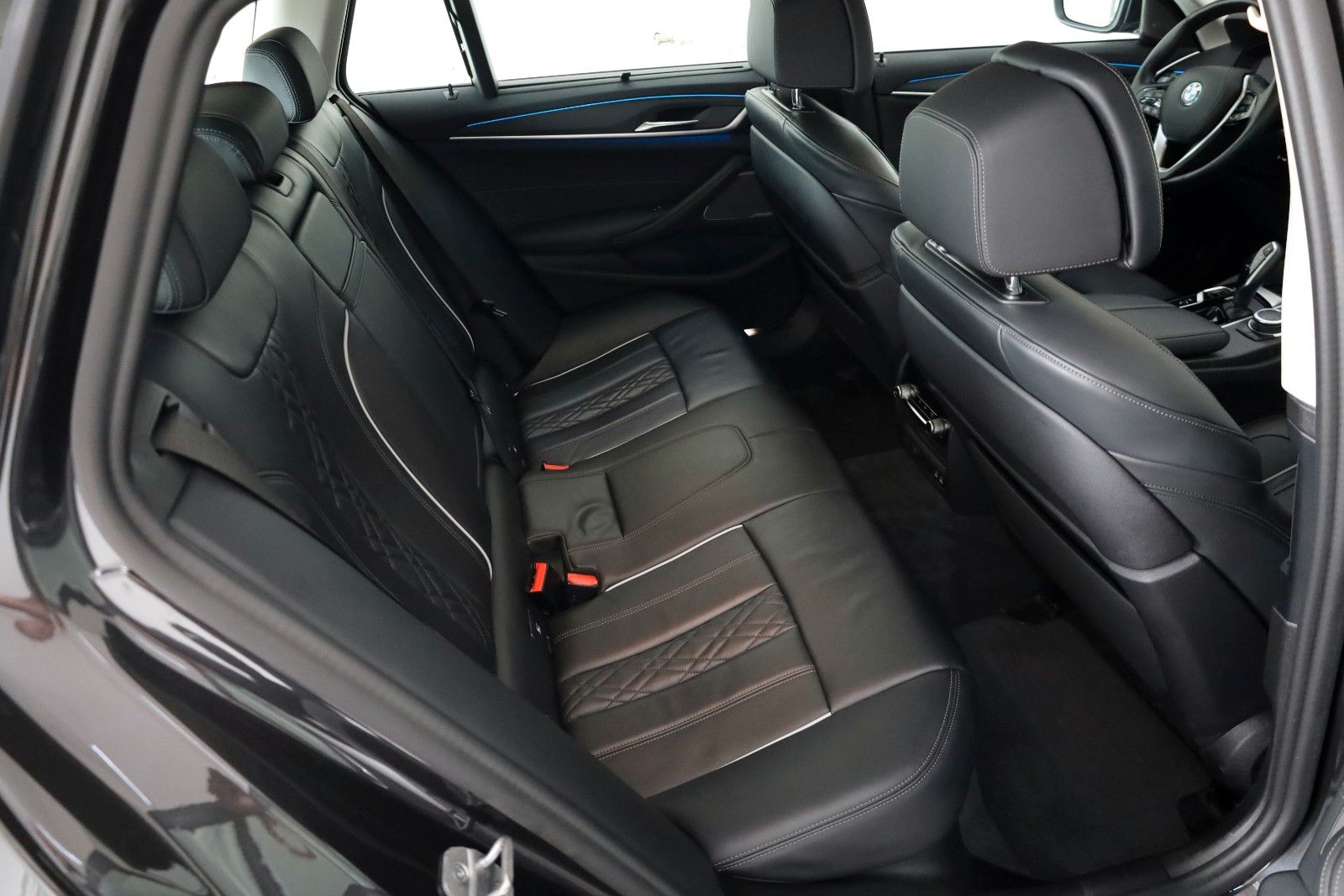 Fahrzeugabbildung BMW 530e xDrive Touring Leder,Navi,LED,HUD,Panorama