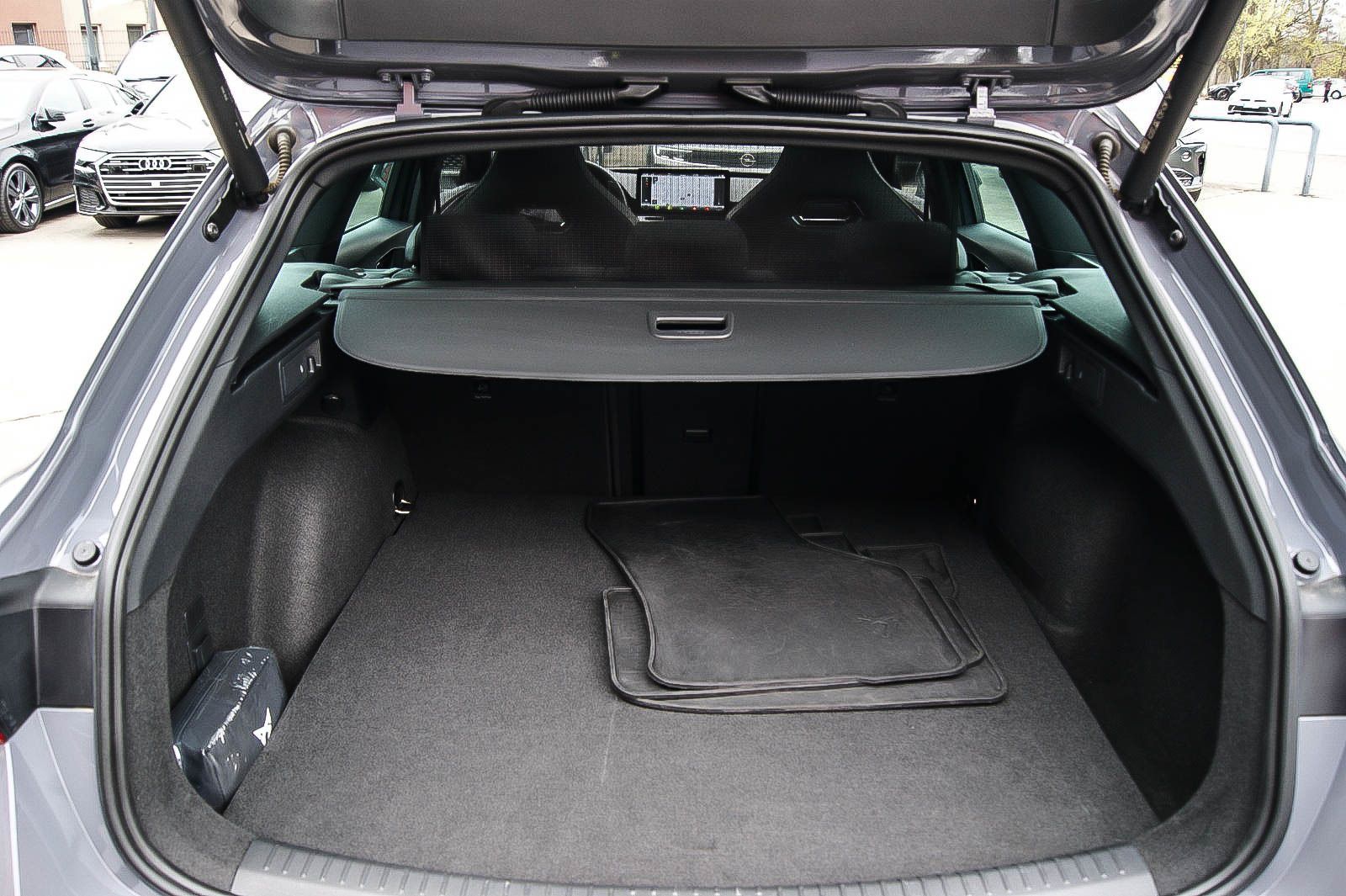 Fahrzeugabbildung CUPRA Leon Sportstourer e-Hybrid PANORAMA CARPLAY ACC