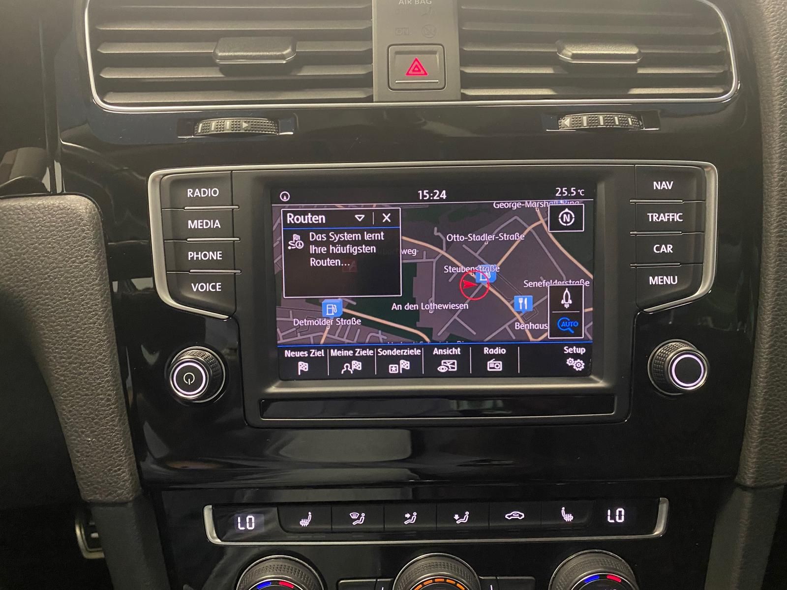 Fahrzeugabbildung Volkswagen Golf 2.0 TDI Allstar BMT KLIMA+NAVI+SITZHEIZ+PDC