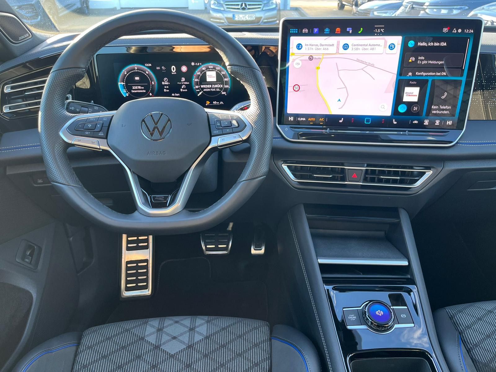 Fahrzeugabbildung Volkswagen Tiguan 2.0 TDI 4M R-Line PANO*H&K*AHK*MATRIX*20"