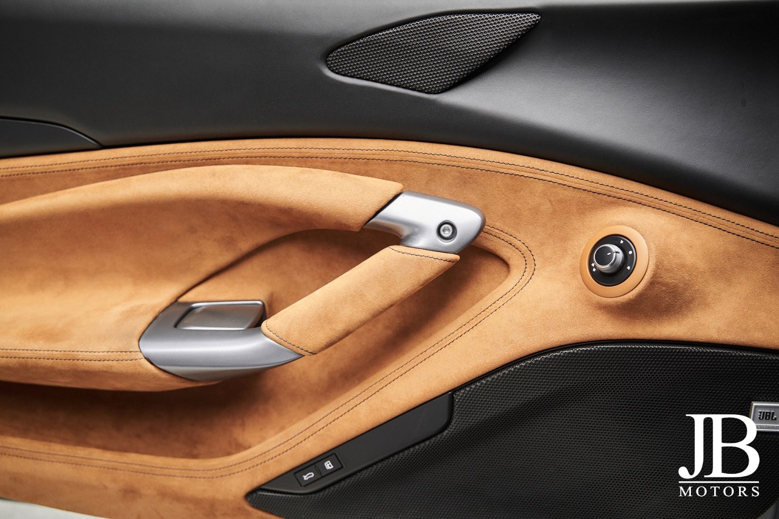 Fahrzeugabbildung Ferrari F8 Tributo Carbon Lift Racing Seat CarPlay