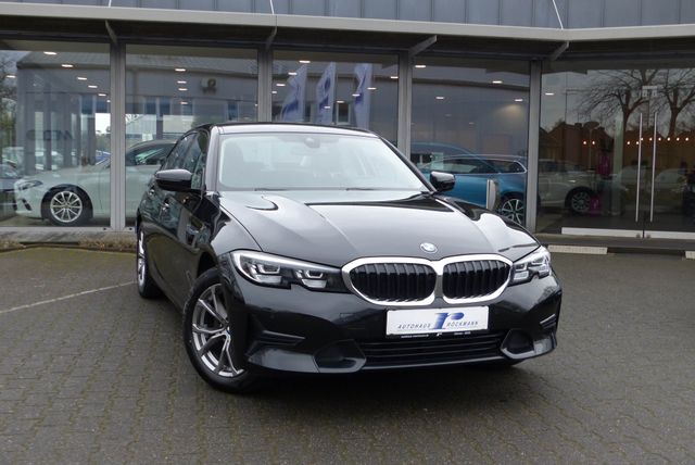 BMW 320i Lim Aut. sport line Navi Live App Teilleder