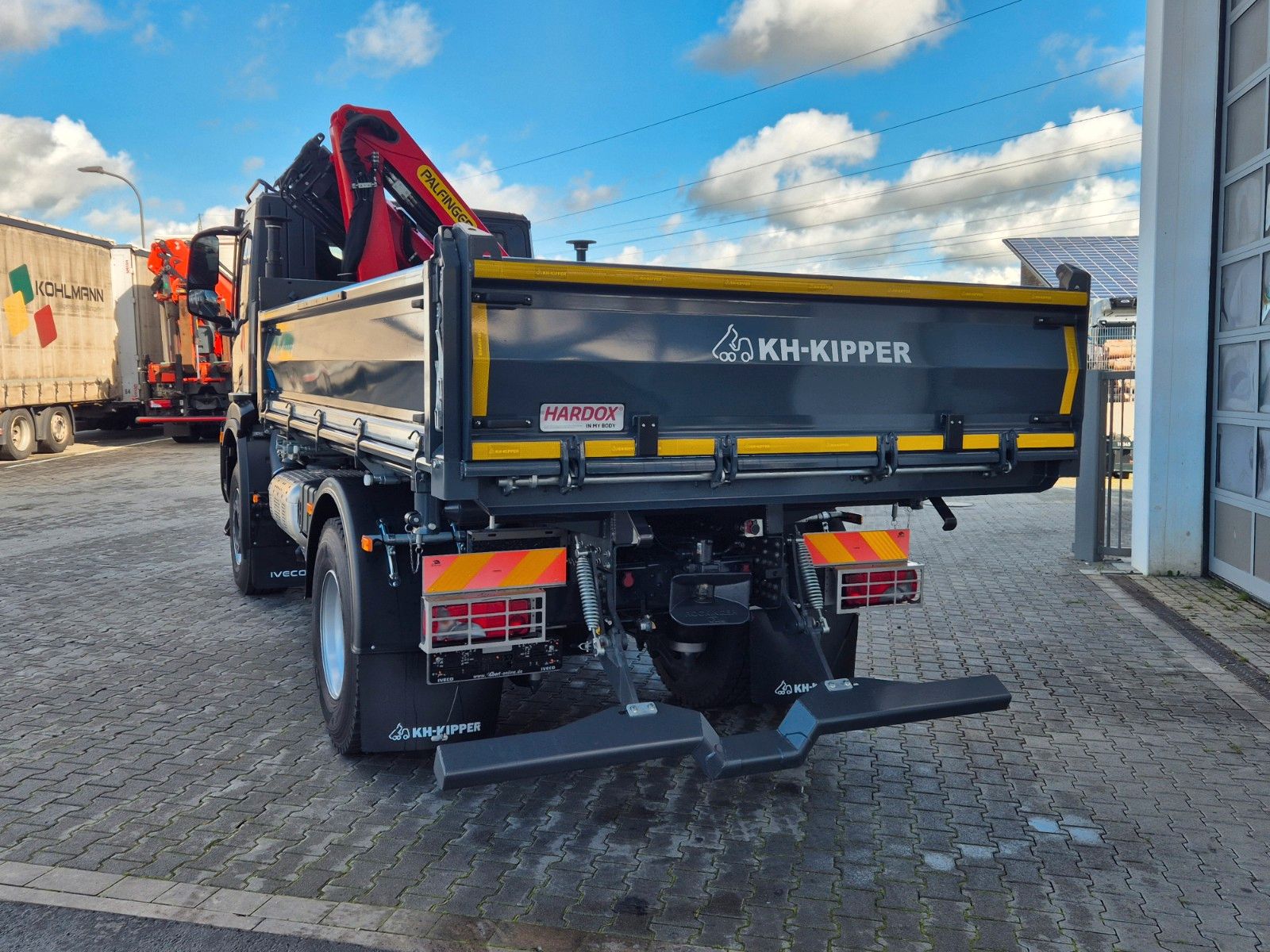 Fahrzeugabbildung Iveco AD200X46/P HR OFF Palfinger PK 12.501 Funk AHK