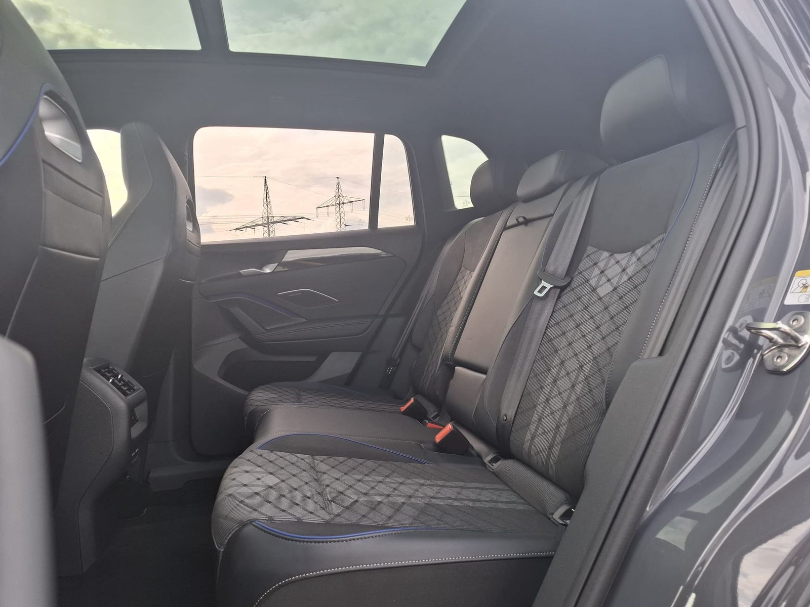 Image du véhicule Volkswagen Tiguan 2.0 TDI 4M R-Line PANO*H&amp;K*AHK*MATRIX*20".