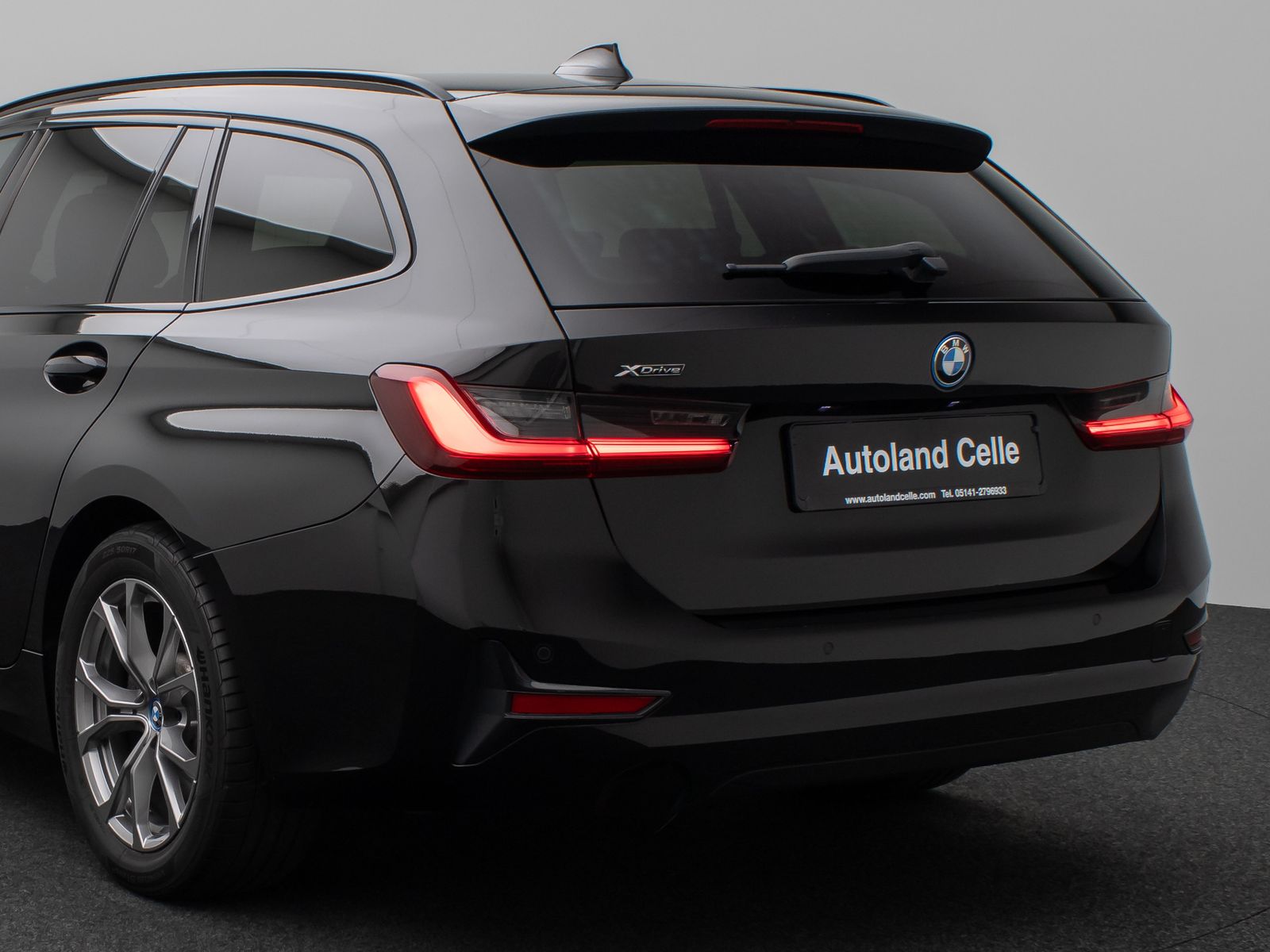 Fahrzeugabbildung BMW 330e xD SportLine Laser HUD DAB HiFi Komfort PDC