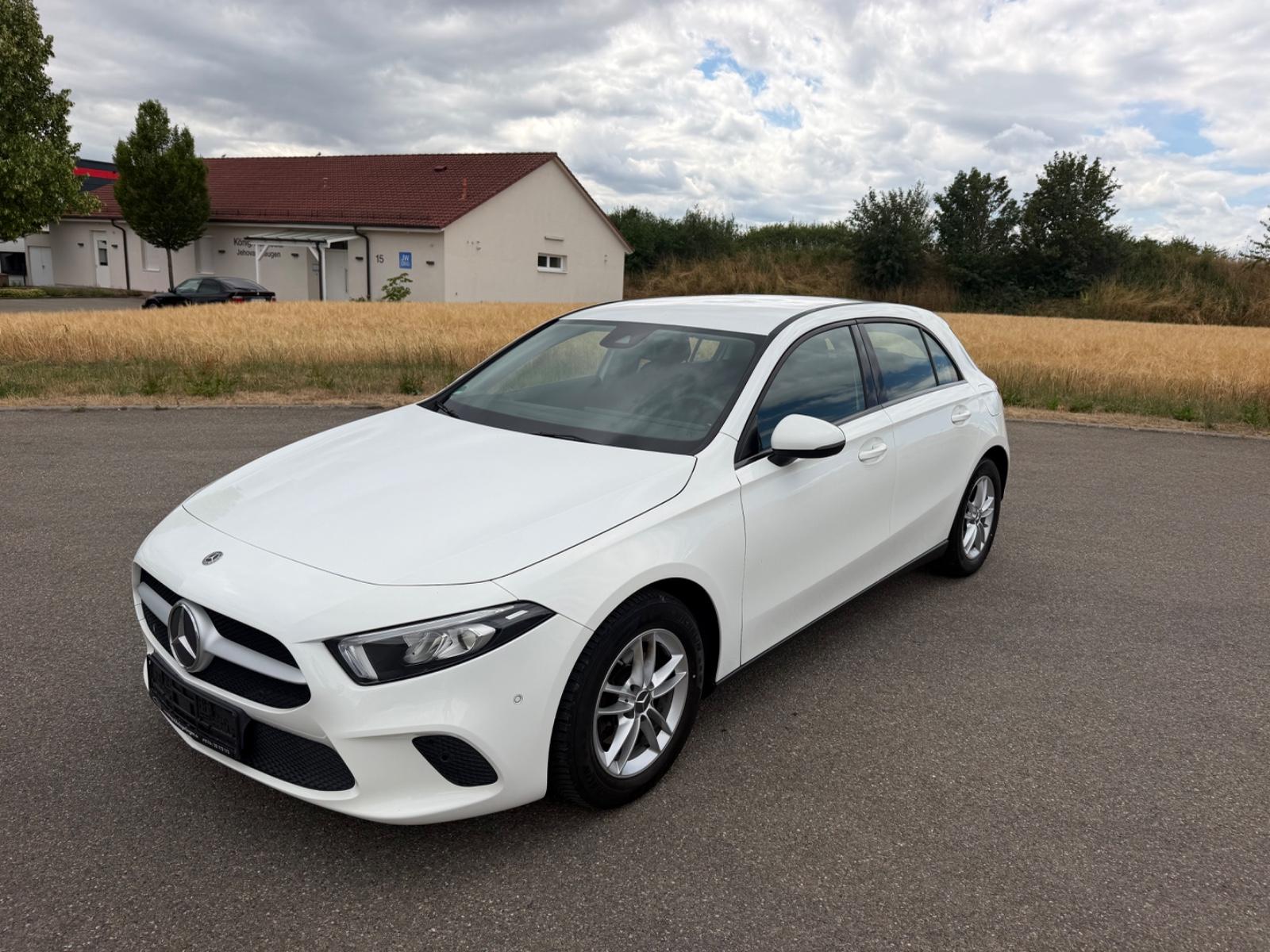 Mercedes-Benz A 180 d*AUTOMATIK*NAVI*2.HAND*SITZHEIZUNG*MBUX*
