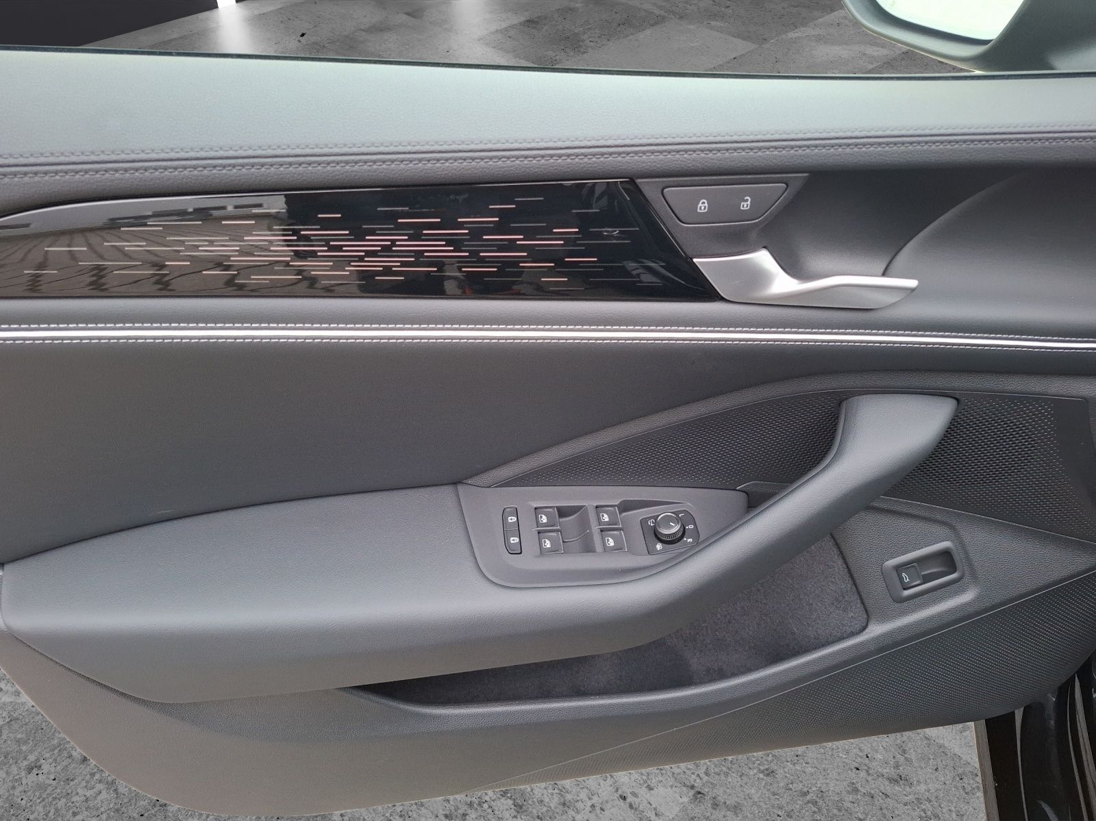 Fahrzeugabbildung Volkswagen Passat Variant TDI Elegance DSG Matrix AHK Navi