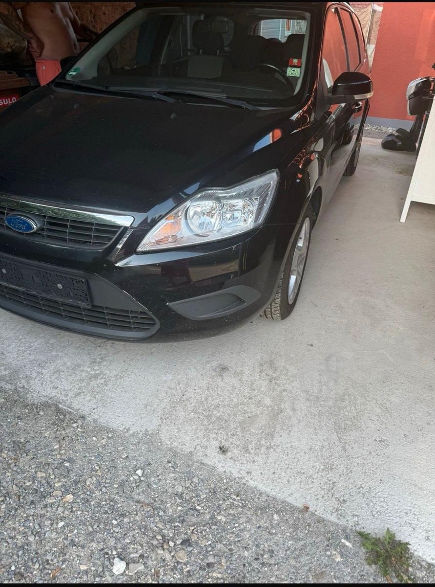 Ford Focus 2010 — салон