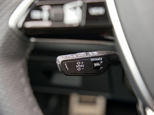 Fahrzeugabbildung Audi RS6 Avant 4.0 TFSI quattro NAVI ACC HUD B&O PANO