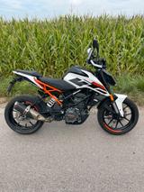 KTM 125 Duke, digit. Cockpit/TÜV-Kettens.-Reifen neu - KTM 125