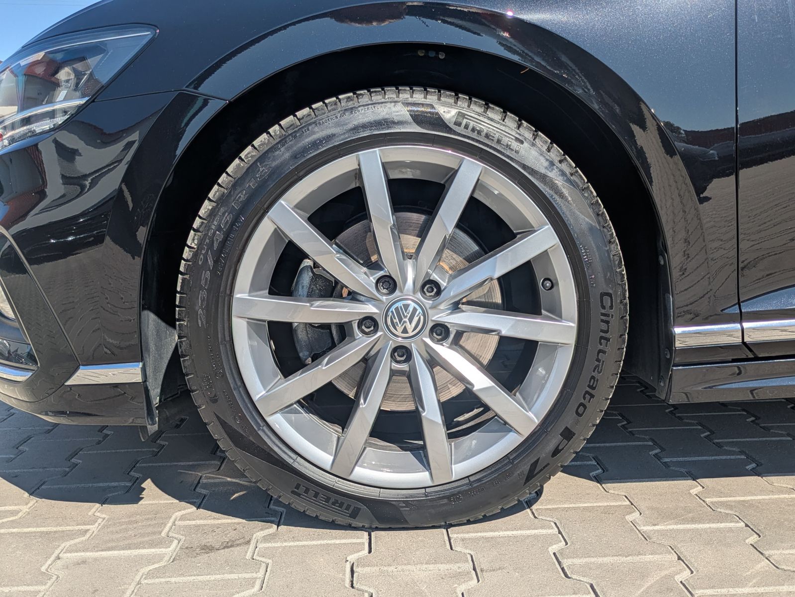 Fahrzeugabbildung Volkswagen Passat 2.0 TDI DSG R-Line 2x 4Motion LEDER*LED