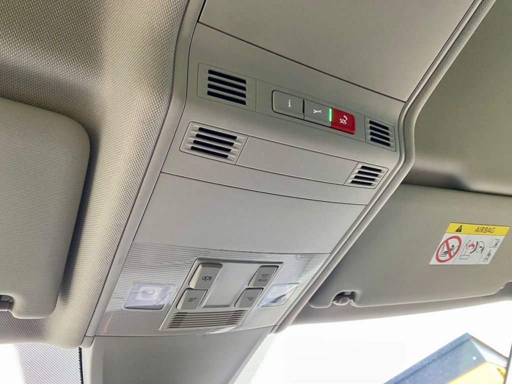 Fahrzeugabbildung Volkswagen Tiguan 1.5 TSI Life AAC NAVI SHZ PDC MASSAGE