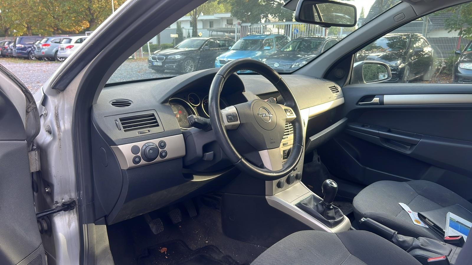 Opel Astra 2008 — photo 11