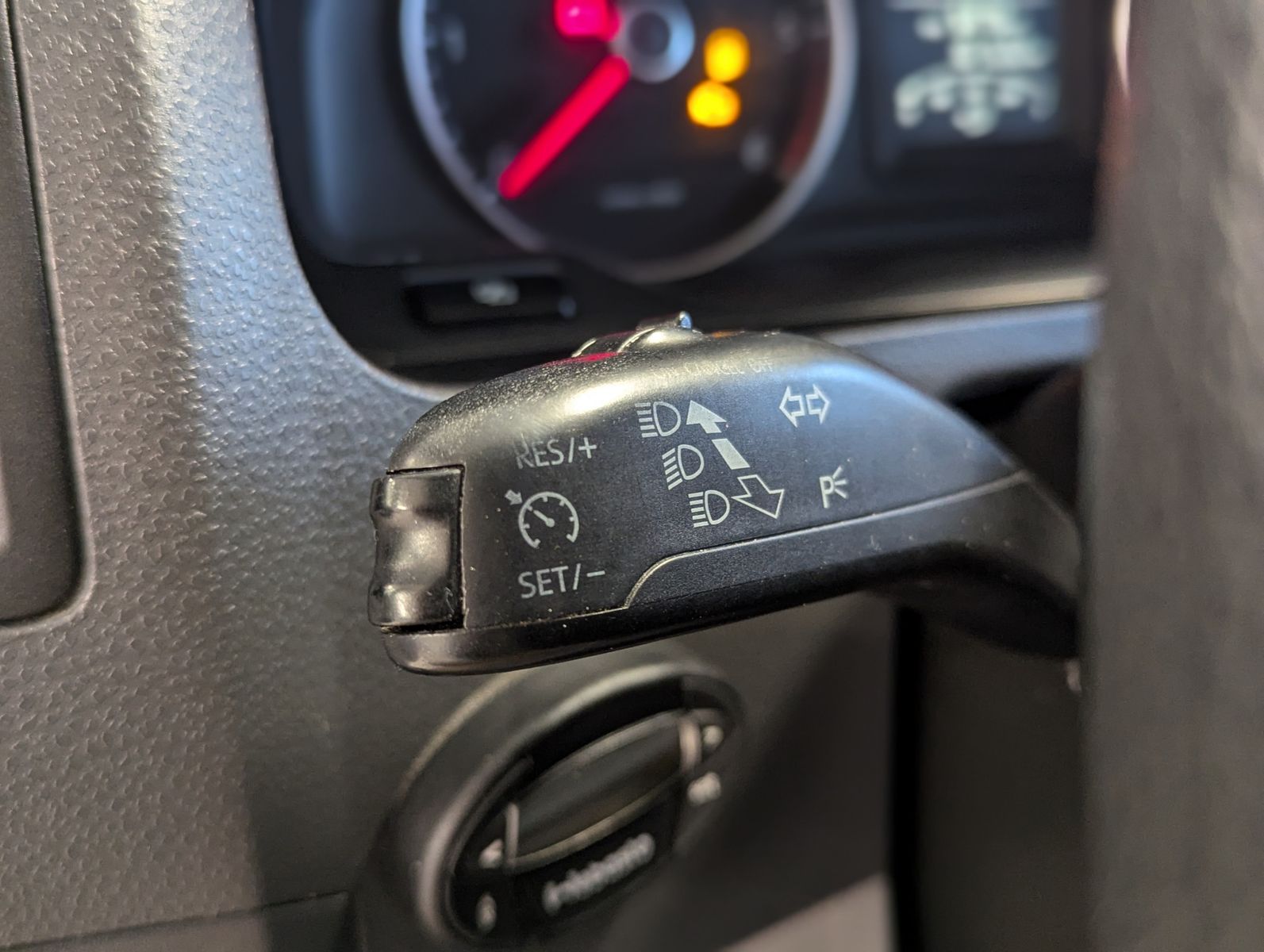 Fahrzeugabbildung Volkswagen T6 Transporter TDI lang 103KW Scheckheft 9-Sitze