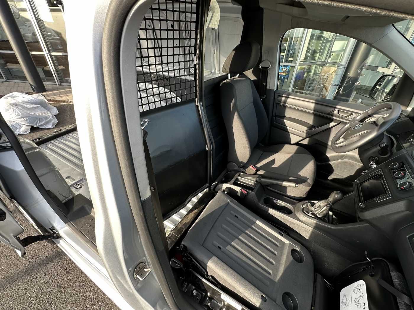 Fahrzeugabbildung Volkswagen Caddy 1.6 TDI Klima Navi 8Räder Trennwand klappb