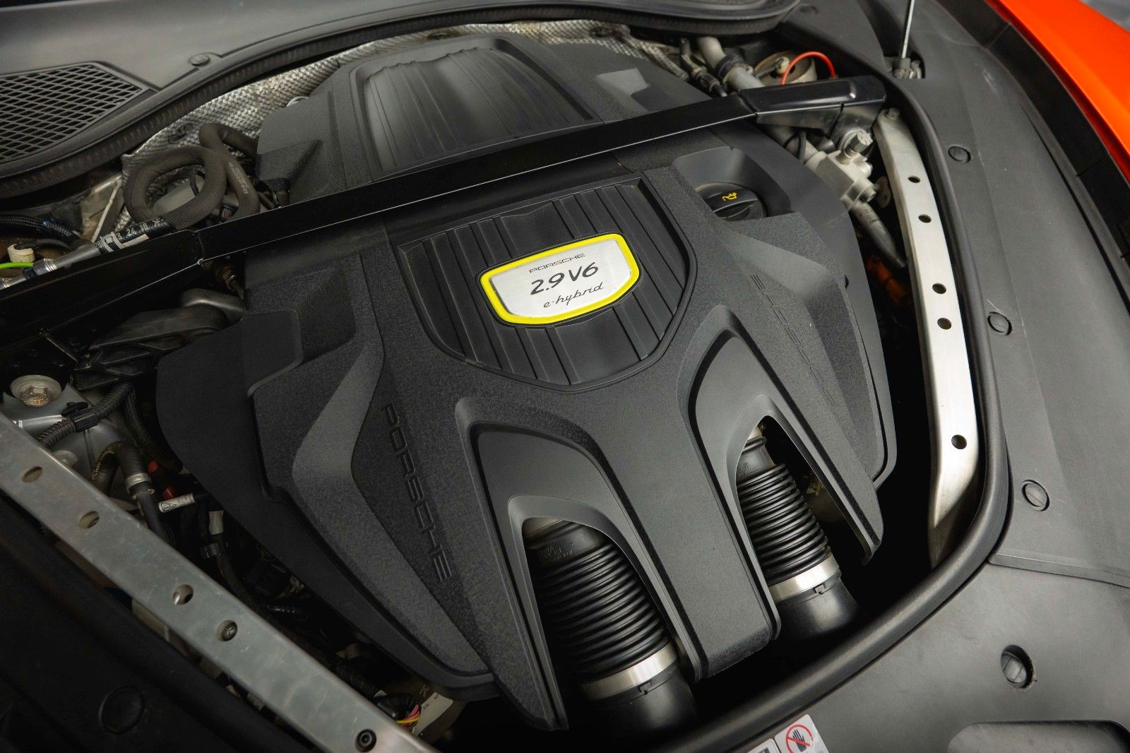 Fahrzeugabbildung Porsche Panamera Turismo 4 E-Hybrid Sport-Design *Pano*