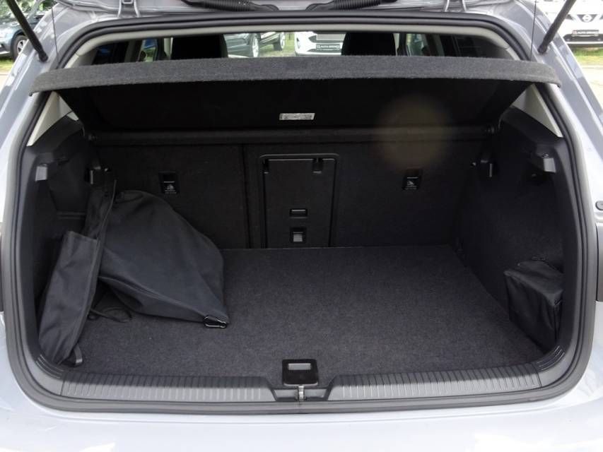 Fahrzeugabbildung Volkswagen Golf VIII 1.4 eHybrid Style  8-fach bereift