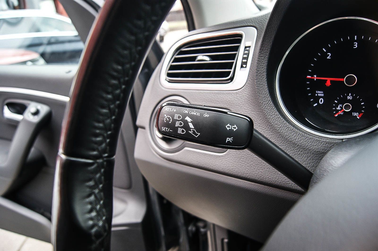 Fahrzeugabbildung Volkswagen Polo V 14TDI Allstar KLIMAAUTOMATIK TEMPOMAT PDC