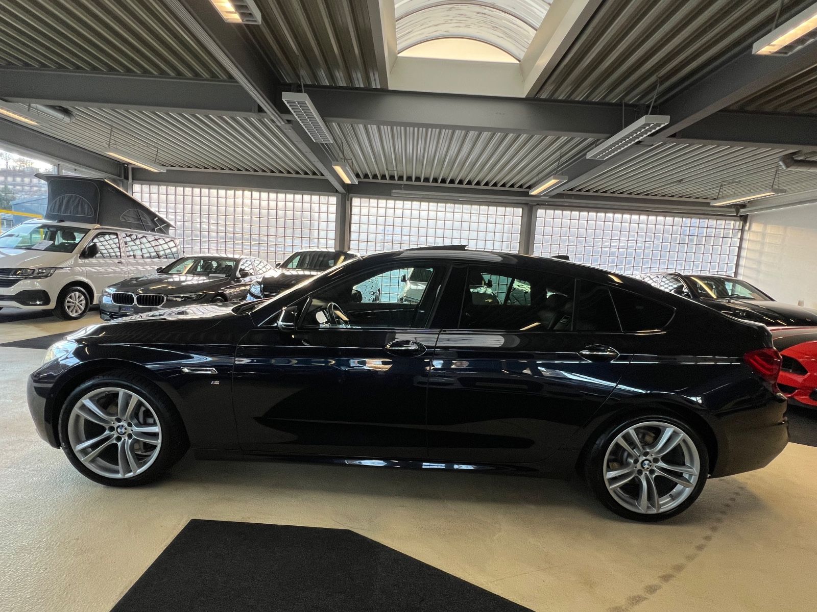 Fahrzeugabbildung BMW Gran Turismo 530 d xDrive M Sport